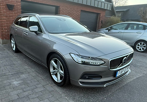 Volvo V90 2 of 10