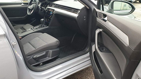 Volkswagen Passat 15 of 21