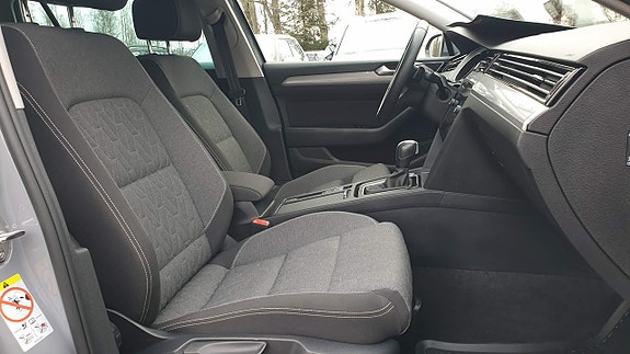 Volkswagen Passat 16 of 21