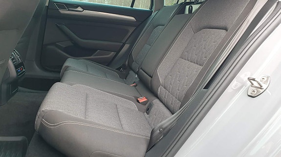 Volkswagen Passat 18 of 21