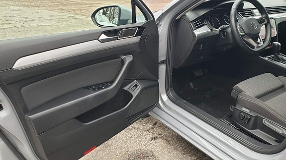 Volkswagen Passat 13 of 21