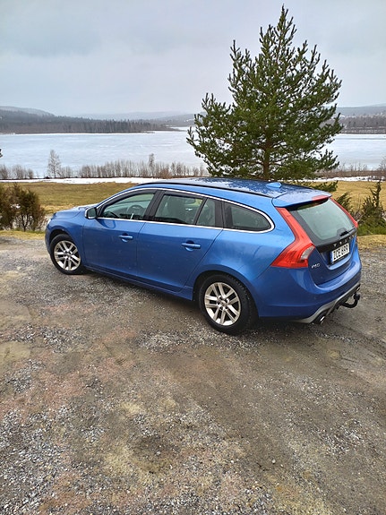 Volvo V60 2 of 4