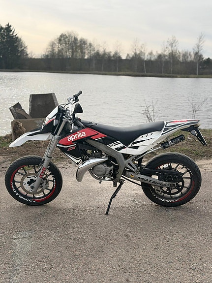 Aprilia SX 50 3 of 4