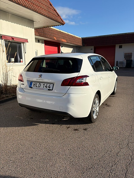 Peugeot 308 3 of 5