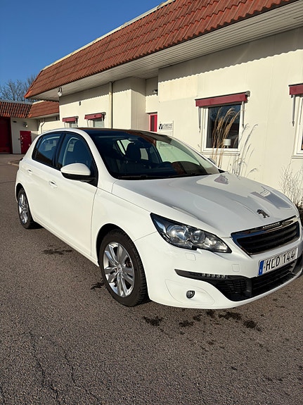 Peugeot 308 2 of 5