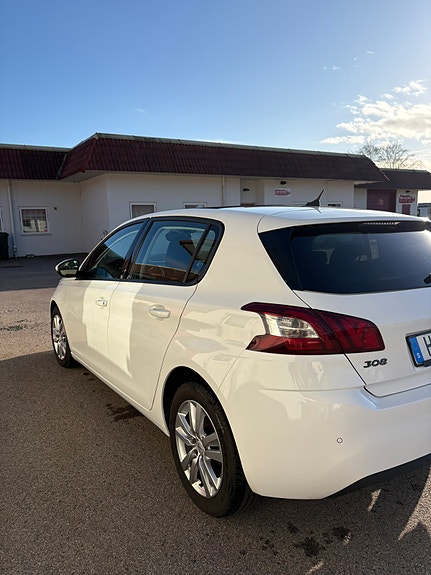 Peugeot 308 4 of 5