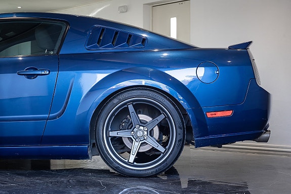 Ford Mustang 8 of 11