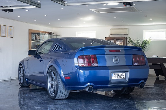 Ford Mustang 3 of 5