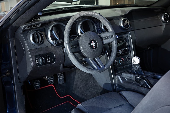 Ford Mustang 9 of 11