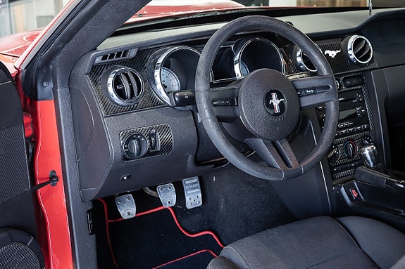 Ford Mustang 9 of 13