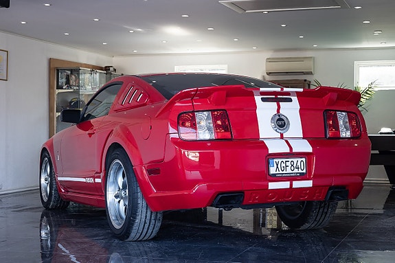 Ford Mustang 6 of 13
