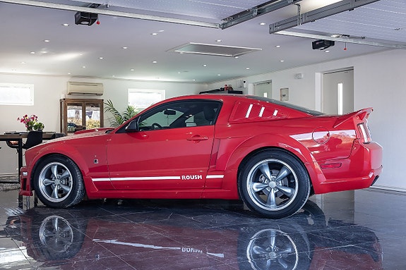 Ford Mustang 7 of 13