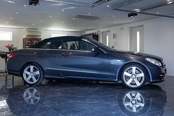 Mercedes-Benz E500 4 of 5