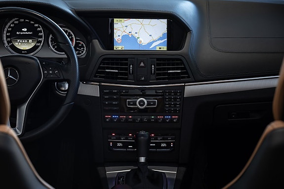 Mercedes-Benz E500 12 of 22