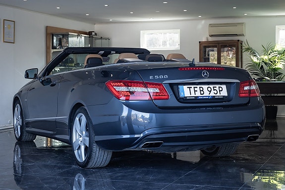 Mercedes-Benz E500 6 of 22