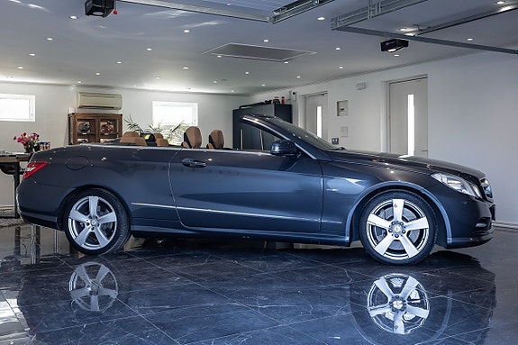 Mercedes-Benz E500 3 of 5