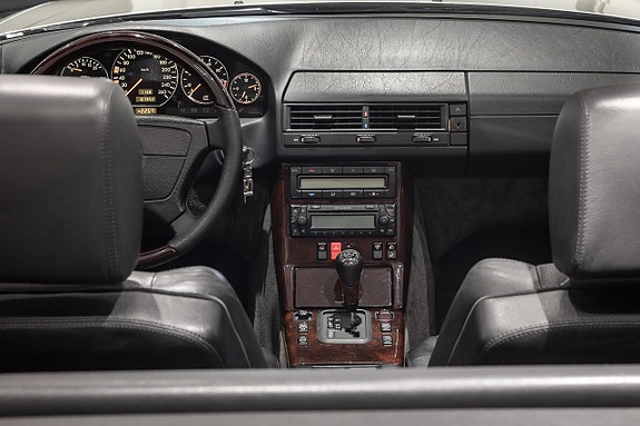 Mercedes-Benz SL500 12 of 23