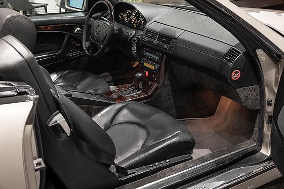 Mercedes-Benz SL500 8 of 23