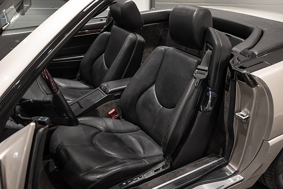 Mercedes-Benz SL500 10 of 23