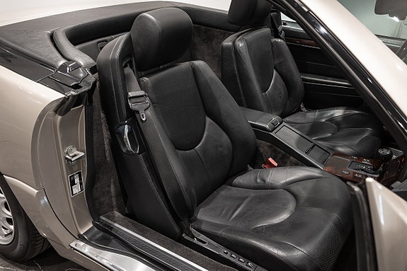 Mercedes-Benz SL500 9 of 23