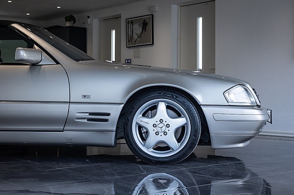 Mercedes-Benz SL500 3 of 5
