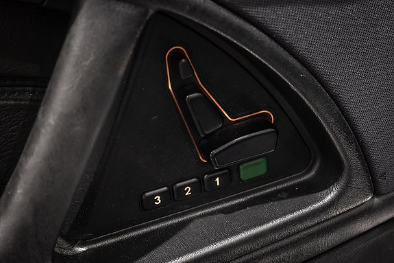 Mercedes-Benz SL500 17 of 23