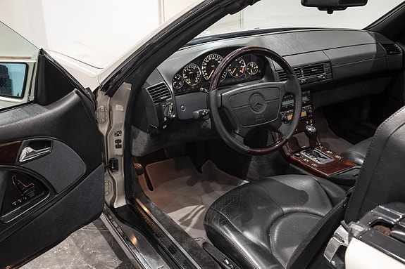 Mercedes-Benz SL500 7 of 23