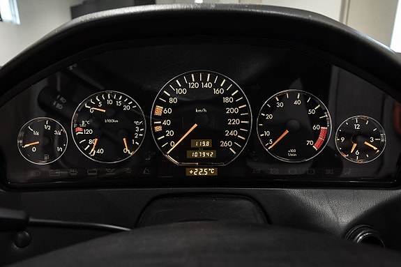 Mercedes-Benz SL500 15 of 23