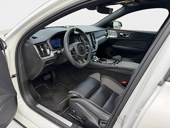 Volvo V60 25 of 30