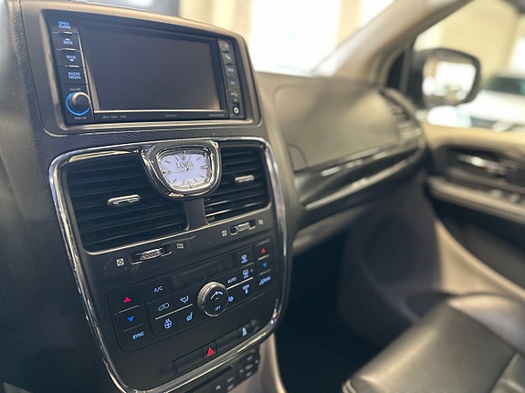 Lancia Voyager 16 of 17