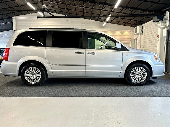 Lancia Voyager 2 of 5