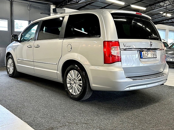 Lancia Voyager 4 of 5