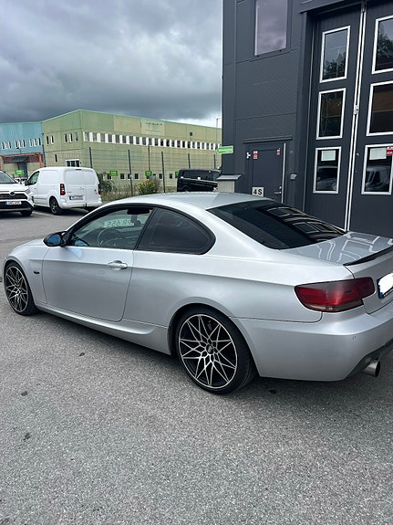 BMW 335d 3 of 5