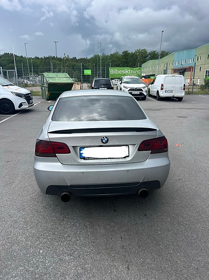 BMW 335d 4 of 5