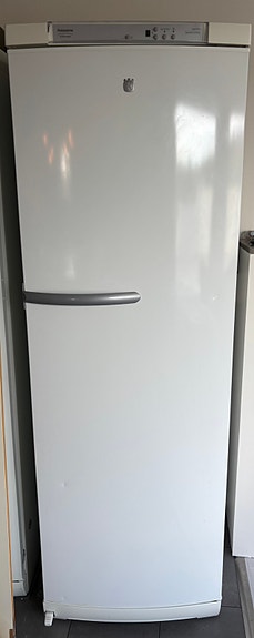 Kylskåp bortskänkes