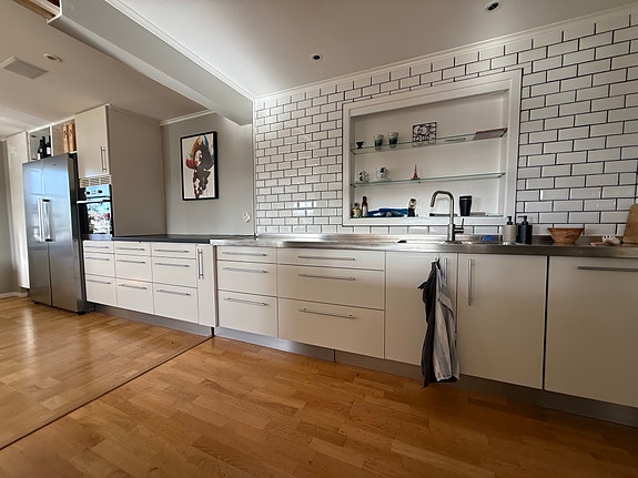 Komplett kök inklusive vitvaror säljes!