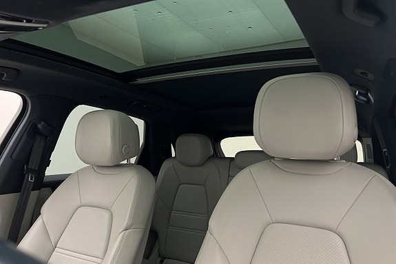 Porsche Cayenne S 11 of 30