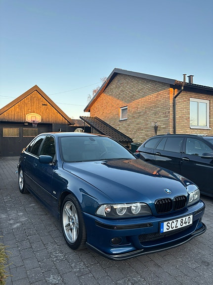 BMW 530i 4 of 5
