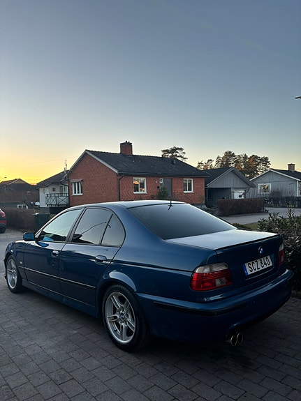 BMW 530i 3 of 5