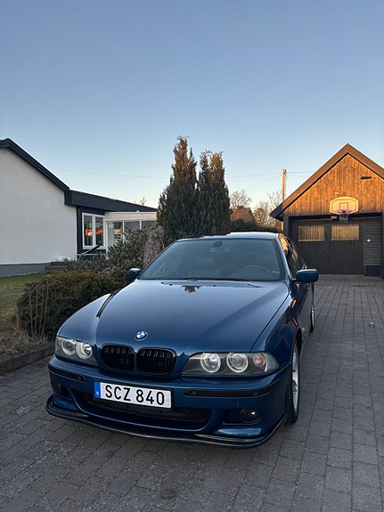 BMW 530i 2 of 5