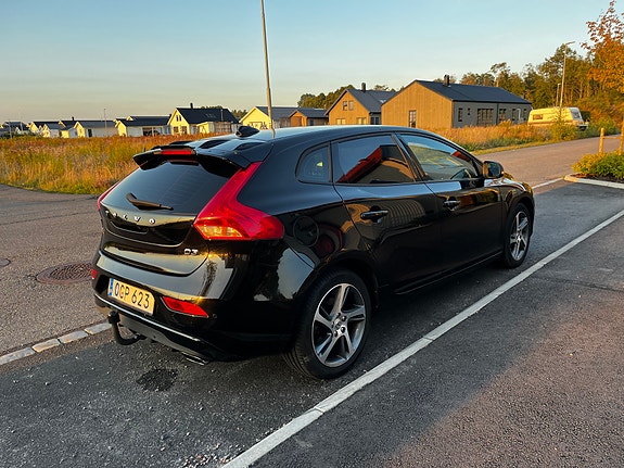 Volvo V40 2 of 5