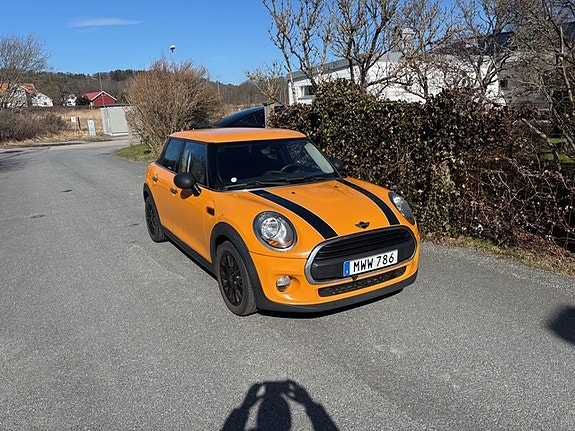 MINI One 2 of 5