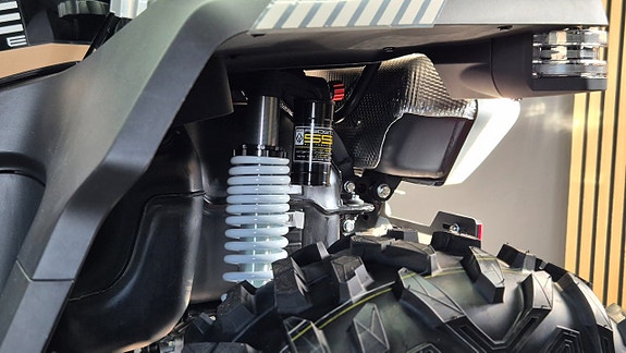 Benda Redstone 550 R2 Exclusive | Traktor B | V-Twin | ATV Zone| Finansiering 18 of 19