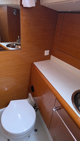 Jeanneau Sun Odyssey 409 Performance 12 of 20