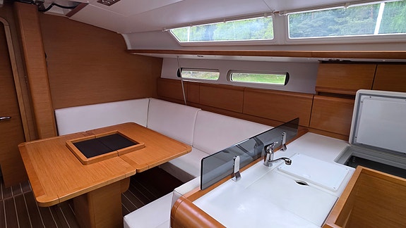 Jeanneau Sun Odyssey 409 Performance 3 of 20