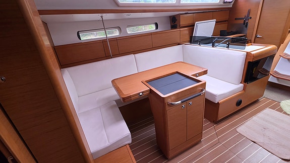 Jeanneau Sun Odyssey 409 Performance 4 of 20