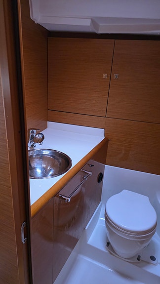 Jeanneau Sun Odyssey 409 Performance 8 of 20