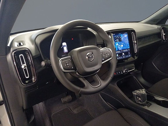 Volvo EX40 4 of 11