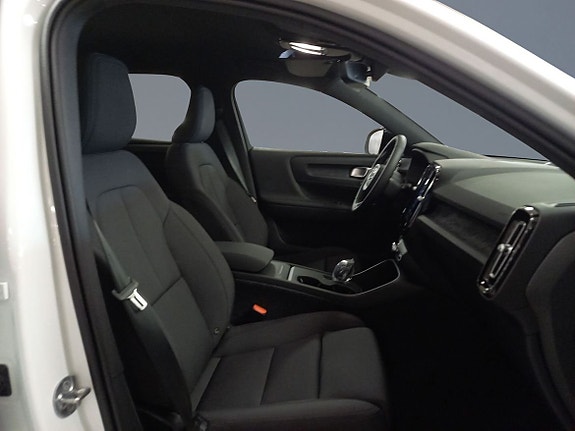 Volvo EX40 6 of 11