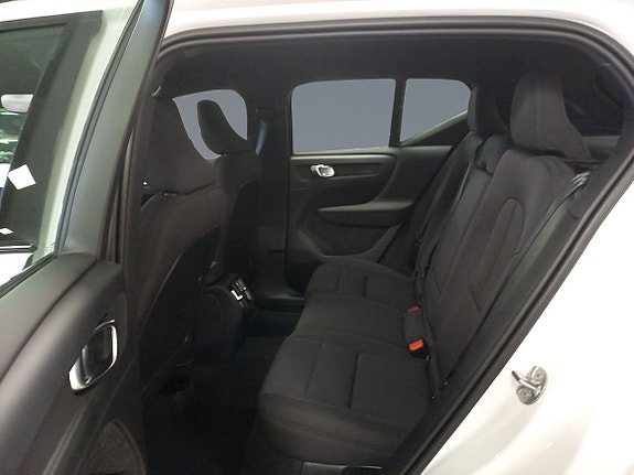 Volvo EX40 7 of 11